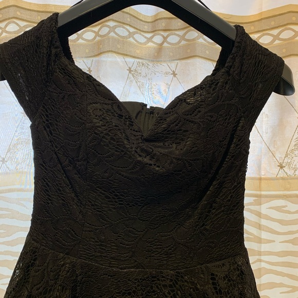 Black lace flare dress - Picture 3 of 6